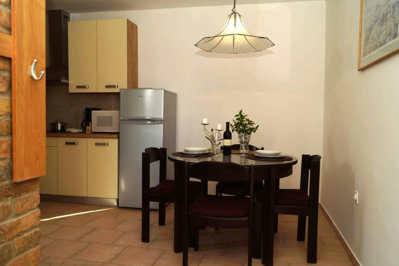 Apartman Eric Apartment Пула Екстериор снимка