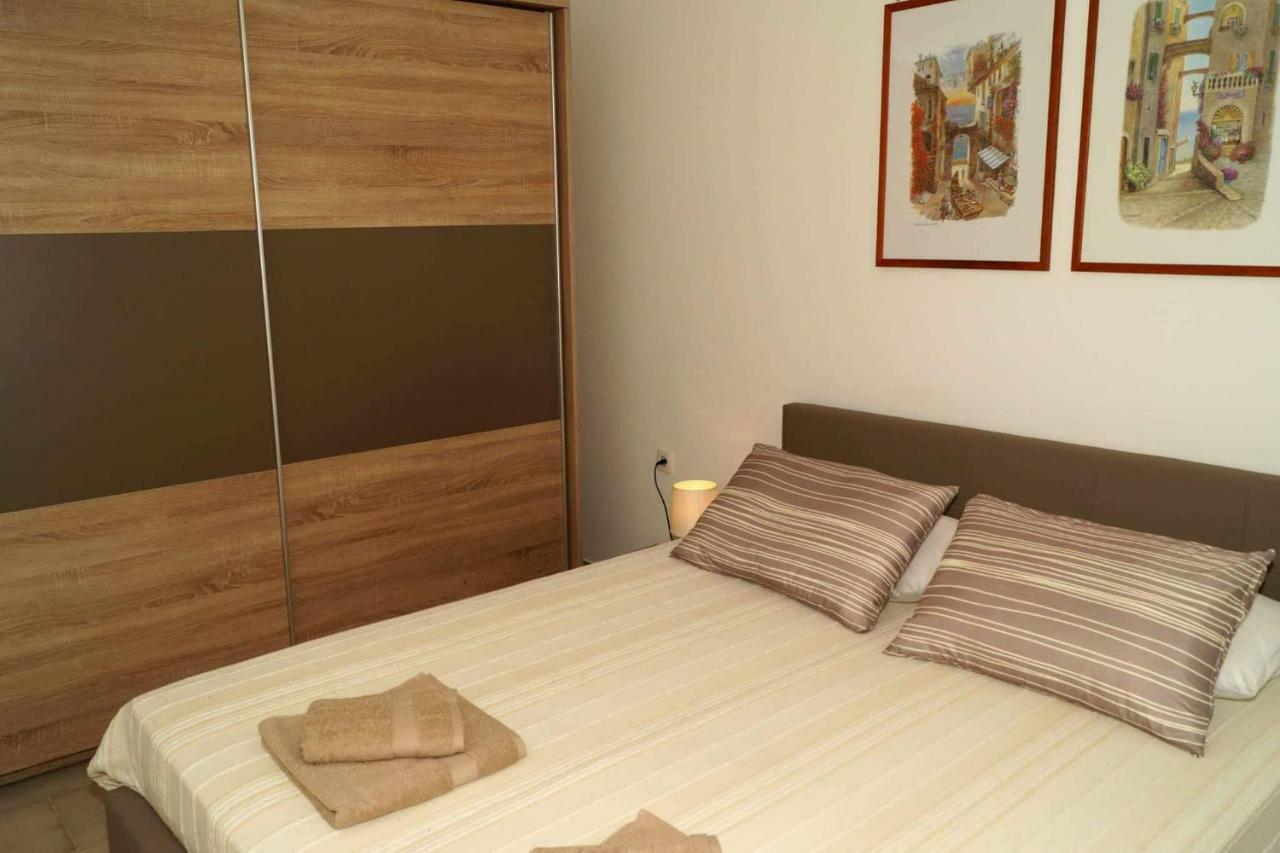 Apartman Eric Apartment Пула Екстериор снимка