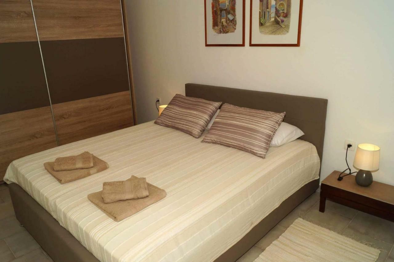Apartman Eric Apartment Пула Екстериор снимка