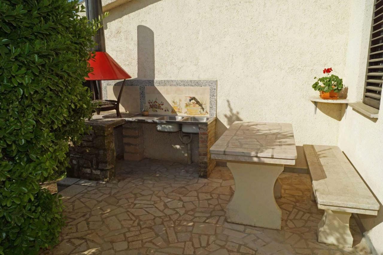 Apartman Eric Apartment Пула Екстериор снимка