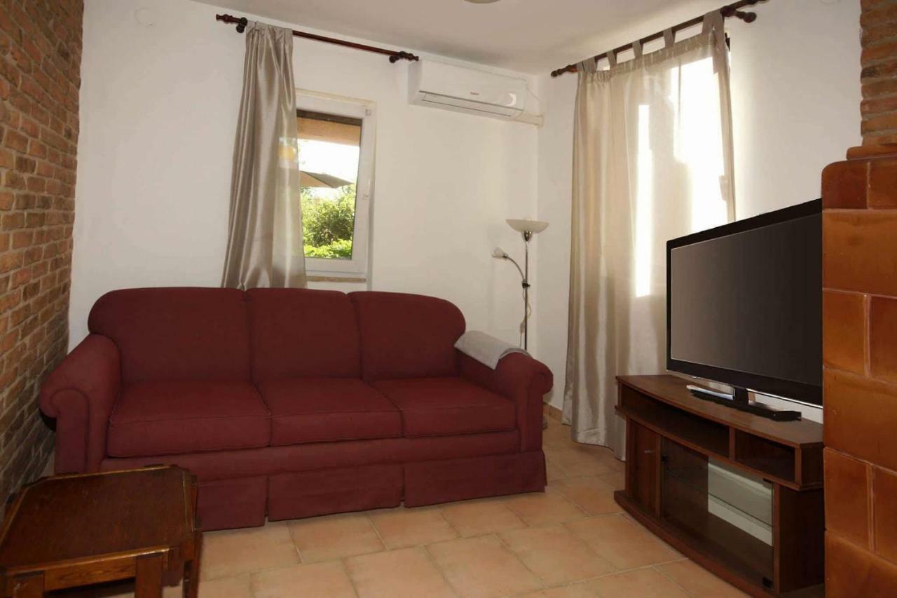 Apartman Eric Apartment Пула Екстериор снимка